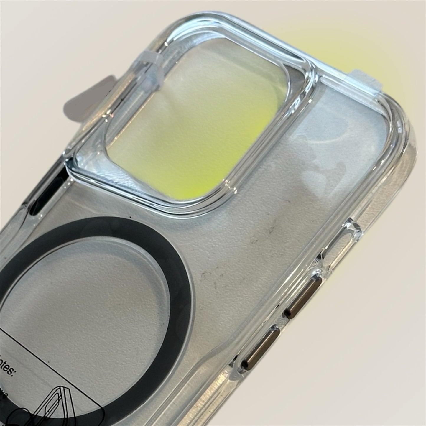 Transparent mobilskal med MagSafe