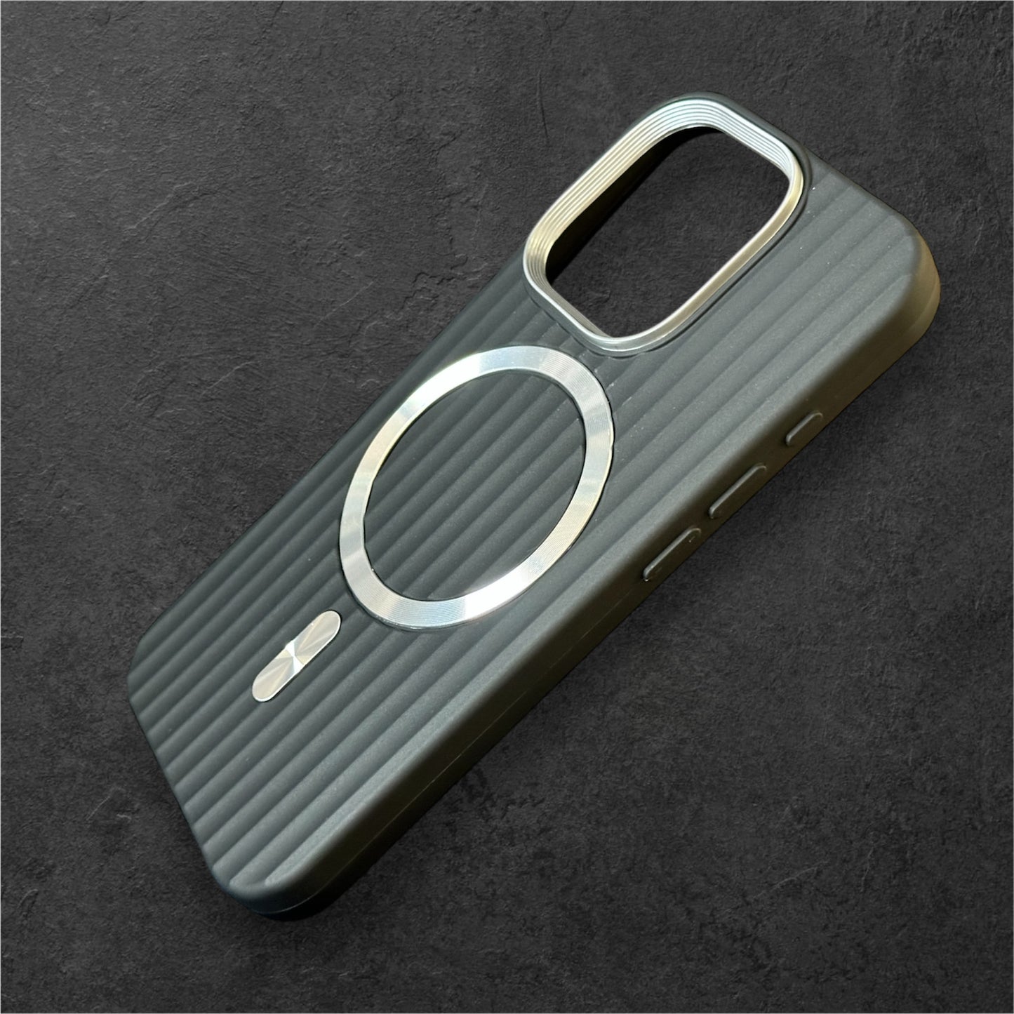 Mjukt mobilskal med MagSafe Svart