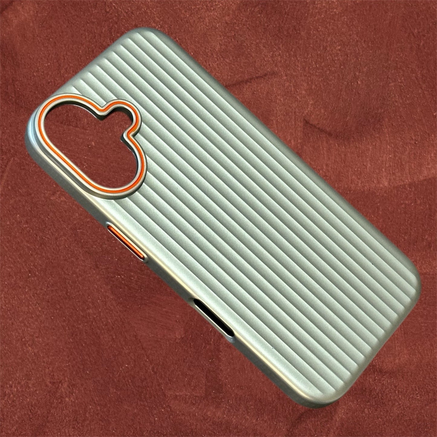Mobilskal i metall för iPhone 16